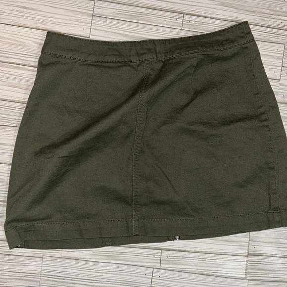 H&M Green skirt - Picture 2 of 3
